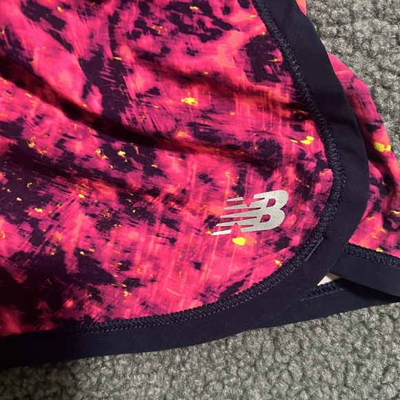 Womens NEW BALANCE athletic shorts w/ built n liner sz Small running gym - Picture 2 of 6